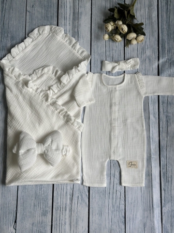 Купить оптом 335-М. Комплект из детского комбинезона,  р 56 и конверта муслин, хлопок 100% 90/90 см, молочный в Краснодаре